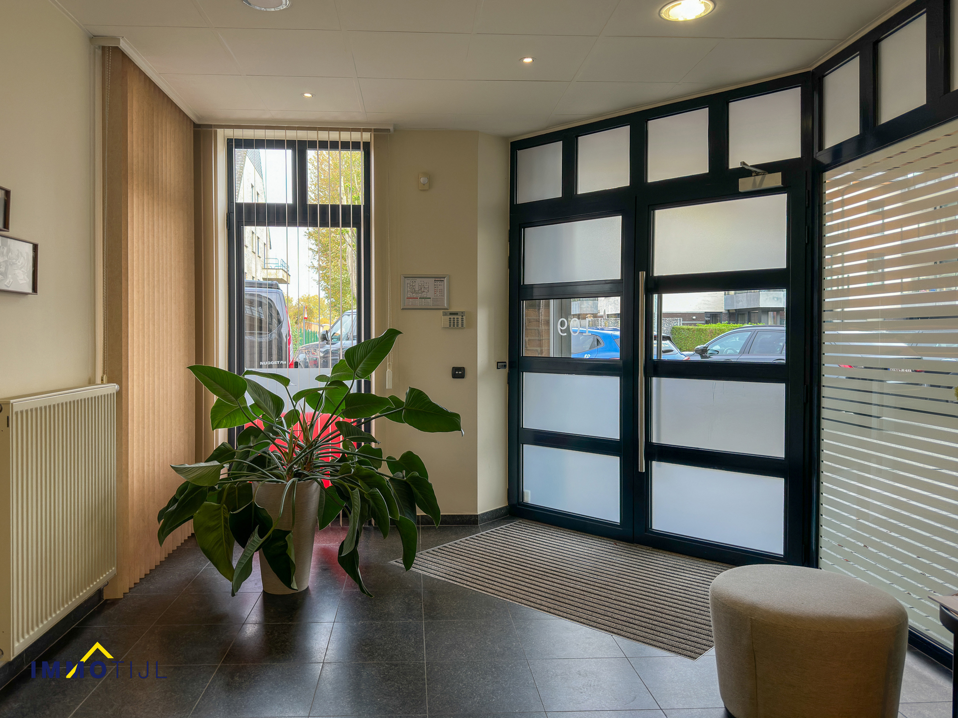 Gelijkvloerse kantoorruimte met parking te Ninove! - foto 4