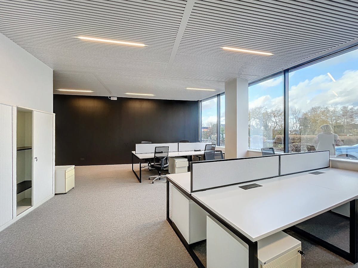Kantoren (19 m² - 104 m²) met diensten langs de E40 te Aalst - foto 3