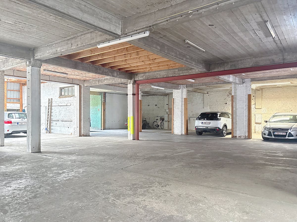 Enclosed parking space for rent in Roeselare. - photo 1