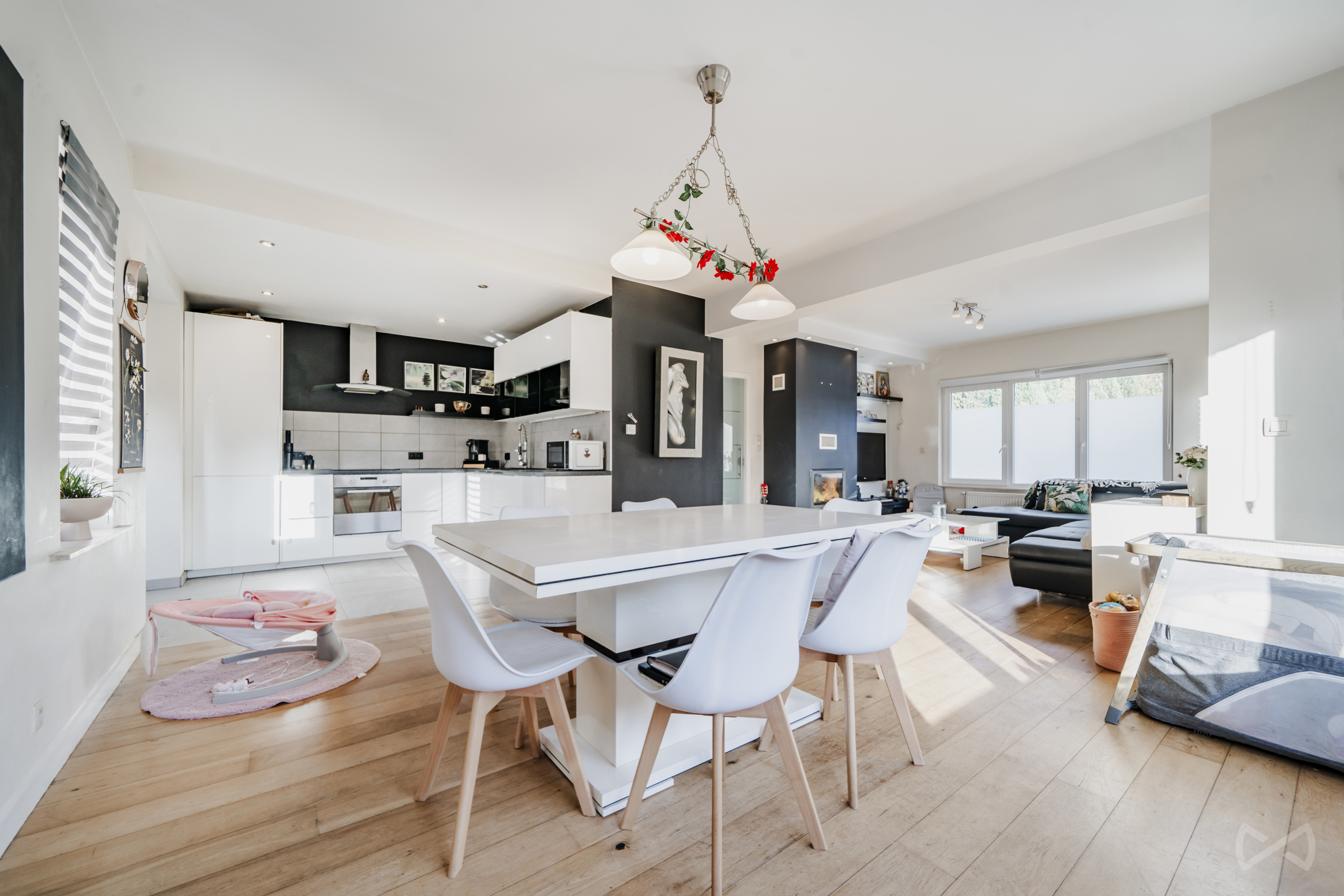 TE KOOP IN HERNE – CHARMANTE WONING MET TUIN EN PARKING - foto 2