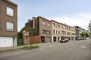 Rustig gelegen bouwgrond te koop in Neder-Over-Heembeek.Deze bouwgrond voor een gesloten bebouwing is gelegen te Weilandstraat 91,...