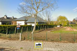 Alweer VERKOCHT op 1e BEZOEKDAG. Contacteer RANDY REMUE 0479/ 99. 99. 90 als u ook op 1 DAG wil verkopen."BOUWGROND VOOR OPEN BEBOUWING ZONDER...