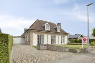 Villa te koop in Boezinge in de Dekemelelaan 17. Dit huis te koop is uitermate geschikt voor wie op zoek is naar een huis met een praktische...