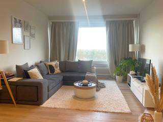 2-slaapkamerappartement met prachtig uitzicht. Wees er snel bij! Via de inkomhal met vestiaire en berging voorzien van aansluiting wasmachine, betreed je de ruime leefruimte met aanpalend de keuken die voorzien is van een vaatwasser, combi-oven, ijskast, kookplaat op gas en dampkap. Verder geeft de inkomhal toegang tot de badkamer met bad/douche en dubbele lavabo met meubel, het apart toilet en de 2 slaapkamers.De tweede slaapkamer kan ook perfect gebruikt worden als home office. Mooi uitzicht over Antwerpen en de nabije groene parken verzekerd.Ideaal gelegen met winkels om de hoek en tram en bus voor de deur. Daarenboven een goede verbinding naar de grote invalswegen dankzij de nabijheid van de Ring en A12.Met de fiets ben je op 15min in het centrum van Antwerpen. Een gemeenschappelijke fietsenstalling is ter beschikking. - EPC: 135 kWh/m² UC: 2351556- Maandelijkse vaste kosten: 60,- euro bevatten: forfait ond. en geb. gem. delen - lift - conciërge - syndicus - afval- Bijkomende privatieve kosten: 90,- euro provisie verwarming en water - Huurwaarborg: 2.520- euro (3 maanden huur) - Beschikbaar: vanaf 1/2/2026- Contract: Bepaalde duur (1 jaar) (verlengbaar)Surf naar www.abricasa.be voor de 360° tour en vraag je verhuurafspraak aan!Abricasa staat voor een persoonlijke én actieve vastgoedbegeleiding van A tot Z! Leer ons kennen! Bel ons voor een afspraak op 03 259 04 04