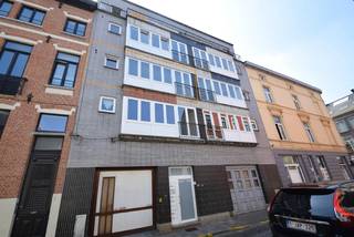 PLAN ONLINE UW BEZOEK VIA WWW.IMMOBOSS.BEInstapklaar appartement gelegen in het centrum van Gent, regio ZUID - REEP. Het appartement bestaat uit een...