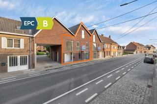 Voor meer info of een bezoek, bel 054 69 39 39 - Binnenkomen doen we wat atypisch in de keuken, links en rechts van de keuken hebben we een...