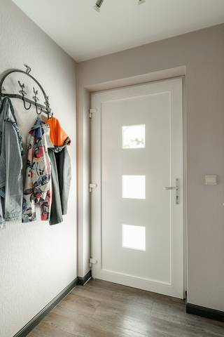 Deze ruime woning met veranda en aparte garage vinden we terug in de Vloeterstraat op centrale top locatie in Pelt centrum!Dit onroerend goed...