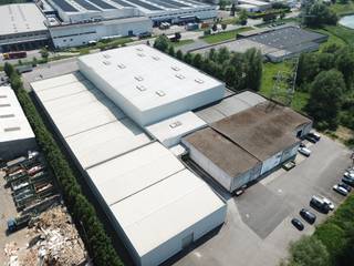 Bedrijfsgebouw te huur in het Wijngaardveld te Aalst met vlotte ontsluiting naar de R41/E40. Het magazijn van 3.070 m² beschikt...