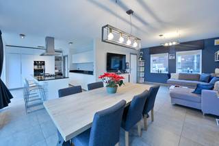 Deze ruime en hedendaagse bebouwing, gelegen aan de Herentsesteenweg 55 in Leuven, biedt een uitzonderlijke combinatie van comfort,...