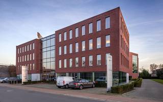 Instapklaar kantoor van 375 m² te huur op amper 5 min. rijafstand van de E17 te Zele.Het lichtrijke kantoor dat zich situeert op de derde verdieping,...