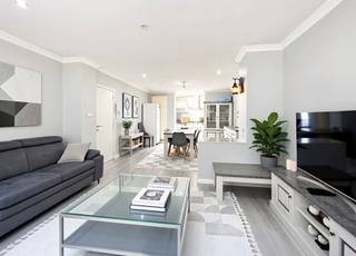 Bent u op zoek naar een ruime woning met veel potentieel? Dan is deze woning in de Landbouwstraat 17 te Schaarbeek zeker een bezoek waard.<br /><br />De woning beschikt over 4 slaapkamers, 2 badkamers, 2 keukens, 3 toiletten. Dankzij de ruime indeling zijn er tal van mogelijkheden voor een groot gezin, thuiswerk of een extra leefruimte.<br /><br />De woning dient gerenoveerd te worden, maar biedt u de kans om alles volledig naar eigen smaak en behoeften in te richten.<br /><br />Gelegen nabij winkels, scholen, openbaar vervoer en belangrijke verbindingswegen, combineert deze woning ruimte met een centrale ligging.<br /><br />Een interessant renovatieproject voor wie op zoek is naar ruimte, flexibiliteit en potentieel in Schaarbeek.<br /><br />Contacteer ons vandaag nog voor een bezoek op het nummer 0487/89.20.72!