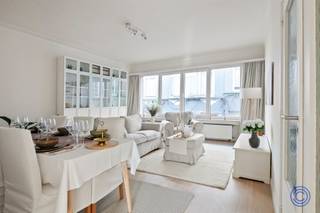 Informatie appartementOp een zeer gegeerde locatie aan het pleintje van de Sint-Willibrorduskerk bevindt zich dit instapklaar, GROOT 3-SLPK...