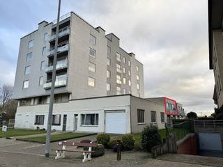 Bemeubelde studio, vlakbij het strand en het openbaar vervoer en op wandelafstand van het centrum.Inkomhal met slaaphoek, woonkamer met terras, open...