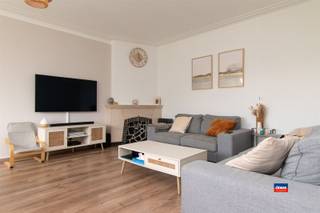 <p><span>ANTWERPEN | APPARTEMENT OP EEN ABSOLUTE TOPLOCATIE AAN HET KIELPARK | GELEGEN OP DE VIERDE VERDIEPING VAN EEN KLEIN GEBOUW MET LIFT | EPC 261 (C) |</span></p><p><span>Op de vierde verdieping van dit verzorgde gebouw bevindt zich dit lichtrijke instapklare tweeslaapkamer appartement. </span></p><p><span>Indeling als volgt: Lichtrijke woonkamer - Twee slaapkamers - Keuken met genoeg opbergplaats - Badkamer met douche en lavabomeubel - Apart toilet. </span></p><p><span> </span></p><p><span>extra troeven: </span></p><p><span>- Zeer gunstig gelegen op een toplocatie aan het kielpark</span></p><p><span>- Gunstig EPC</span></p><p><span>- Lift aanwezig in het gebouw</span></p><p><span>- Privatieve kelder</span></p><p><span>- In de nabijheid van scholen, openbaar vervoer en winkels</span></p><p><span> </span></p><p><span>De maandelijkse kosten bedragen ongeveer 108 euro (voor syndicus, blokpolis, water, minuterie, onderhoud, lift, ...).</span></p><p><span><br /><br /><br /></span></p><p><span> </span></p>