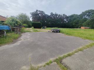 Grond van 2035 m² voor open bebouwing.<br /><br />Prachtig gelegen in rustig,groen,landelijk gebied op slechts 2 km van het centrum vorselaar.<br /><br />Wandelafstand van natuurgebied lovenhoek <br /><br />Direct gelegen aan wandelweg die loopt door de bossen van vroegeinde.<br /><br />Maximale bouwoppervlakte: zie indicatief plan gemiddeld +-9m op 24m.<br /><br />Exacte vorm/afmeting bepaald door RUP, zie inducatief plan in bijlage.<br /><br />Mogelijkheid tot afwijking op vorm en inplanting bespreekbaar met gemeente.<br /><br />Zonder bouwverplichting <br /><br /><br />Bouwgrond 390C 1119 m²<br /><br />Bosgebied 390D 916m²<br /><br /><br />