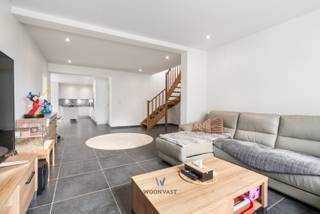 Ben je op zoek naar een instapklare woning die bovendien nog energiezuinig is? GEVONDEN!!De woning is gelegen dichtbij alle noodzakelijke...