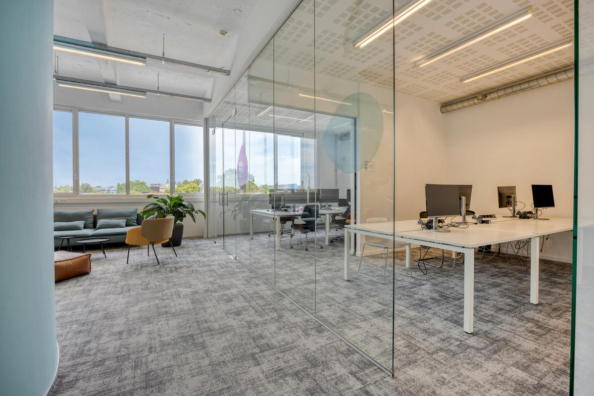 Instapklaar kantoor (458m²) met 10 staanplaatsen te Vilvoorde - foto 4