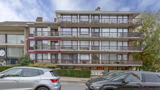 Mooi en ruim vernieuwd appartement met 2 slaapkamers en 2 terrassen te Ganshoren in een wijk waar het zeer aangenaam wonen is. In nabijheid van...