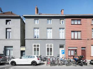 Lichtrijke en instapklare woning met stadskoer nabij Gent CentrumDeze instapklare woning bevind op een uitstekende locatie nabij het Rabot en AZ...