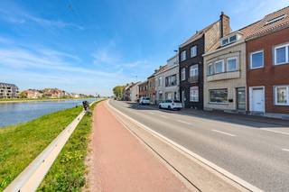 Deze instapklare woning te koop is gelegen langs de Oudenburgsesteenweg te Oostende. Hier geniet u een vlotte verbinding met het...