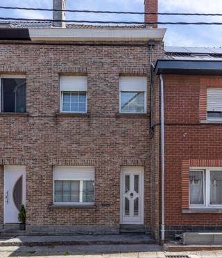 Gezellige, op te frissen, woning nabij centrum Ternat.Nabij invalswegen, station en verscheidene winkelmogelijkheden.Op zoek naar een charmante...