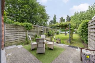 Gezellige en instapklare woning met zonnige tuin van 170 m²Welkom in deze charmante woning, ideaal gelegen in een rustige en groene woonwijk in...