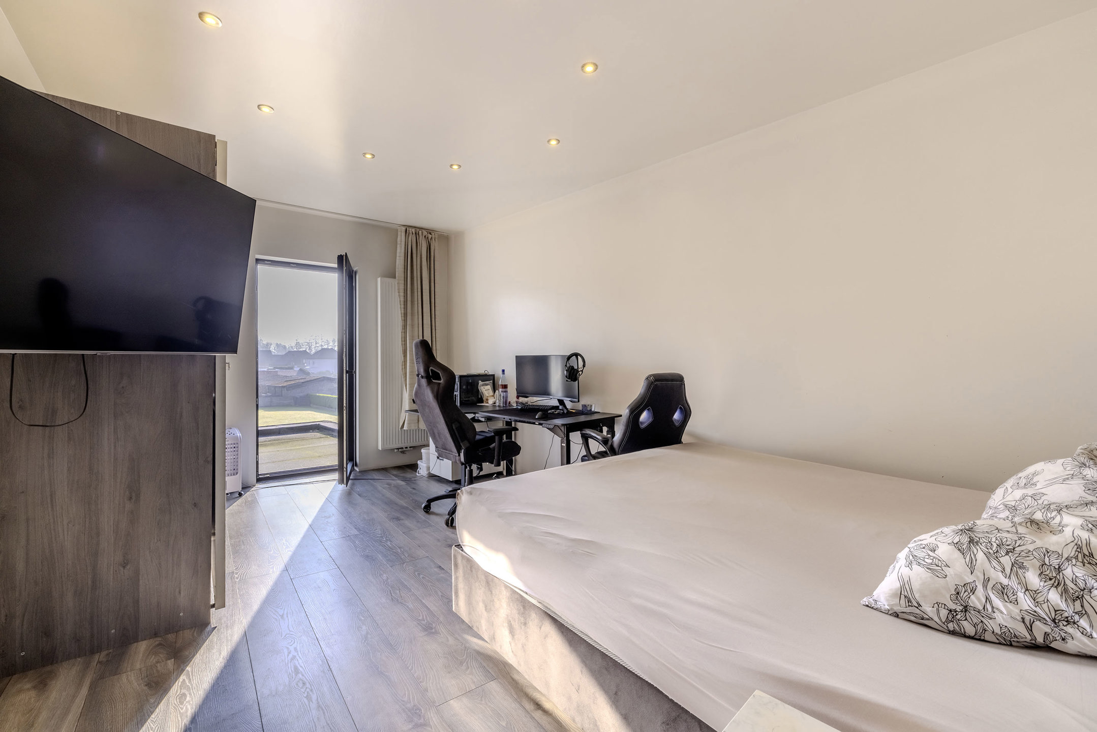 Volledig gerenoveerde woning met 4 slaapkamers en bijgebouw - foto 4