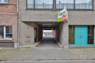 Centrally located, in the Deurnestraat in Mortsel, these 7 garage boxes are offered for sale.Some boxes are rented, two are immediately available. *...