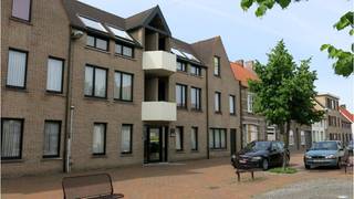 Comfortabel 2-slaapkamerappartement met Terras op een rustige ligging in de dorpskern van Oostkamp, nabij winkels en openbaar vervoer...