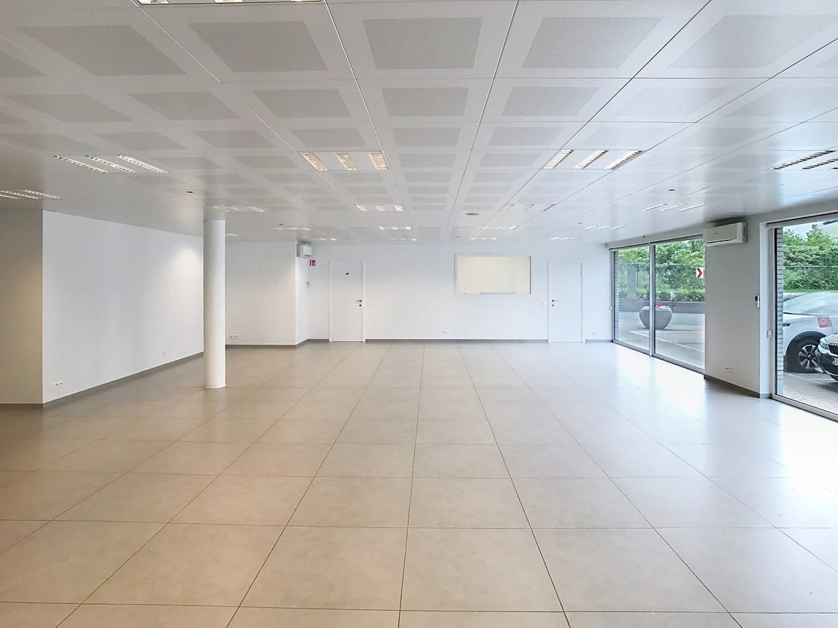 Instapklaar handelspand van ca. 183m² te koop in Roeselare - foto 2