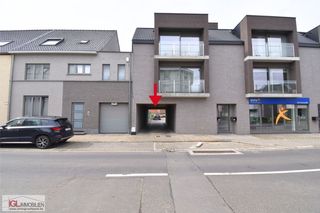4 places de parking stratégiques à vendre sur la Topstraat à Sint-Pieters-Leeuw près de la rink.