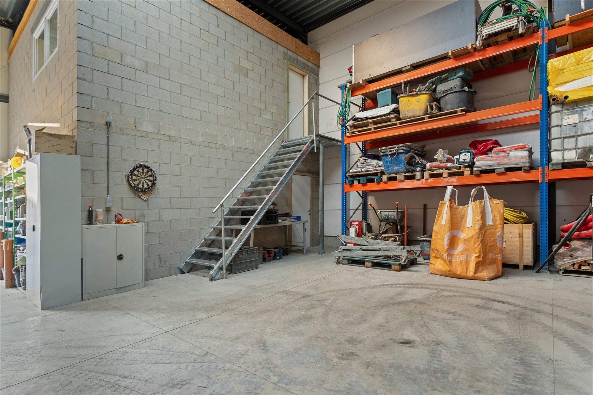 KMO-UNIT VAN 207 M2 MET BUREEL VAN 35M2 OP UITERST CENTRALE EN SNEL TOEGANKELIJKE LOCATIE TE HAM - foto 5