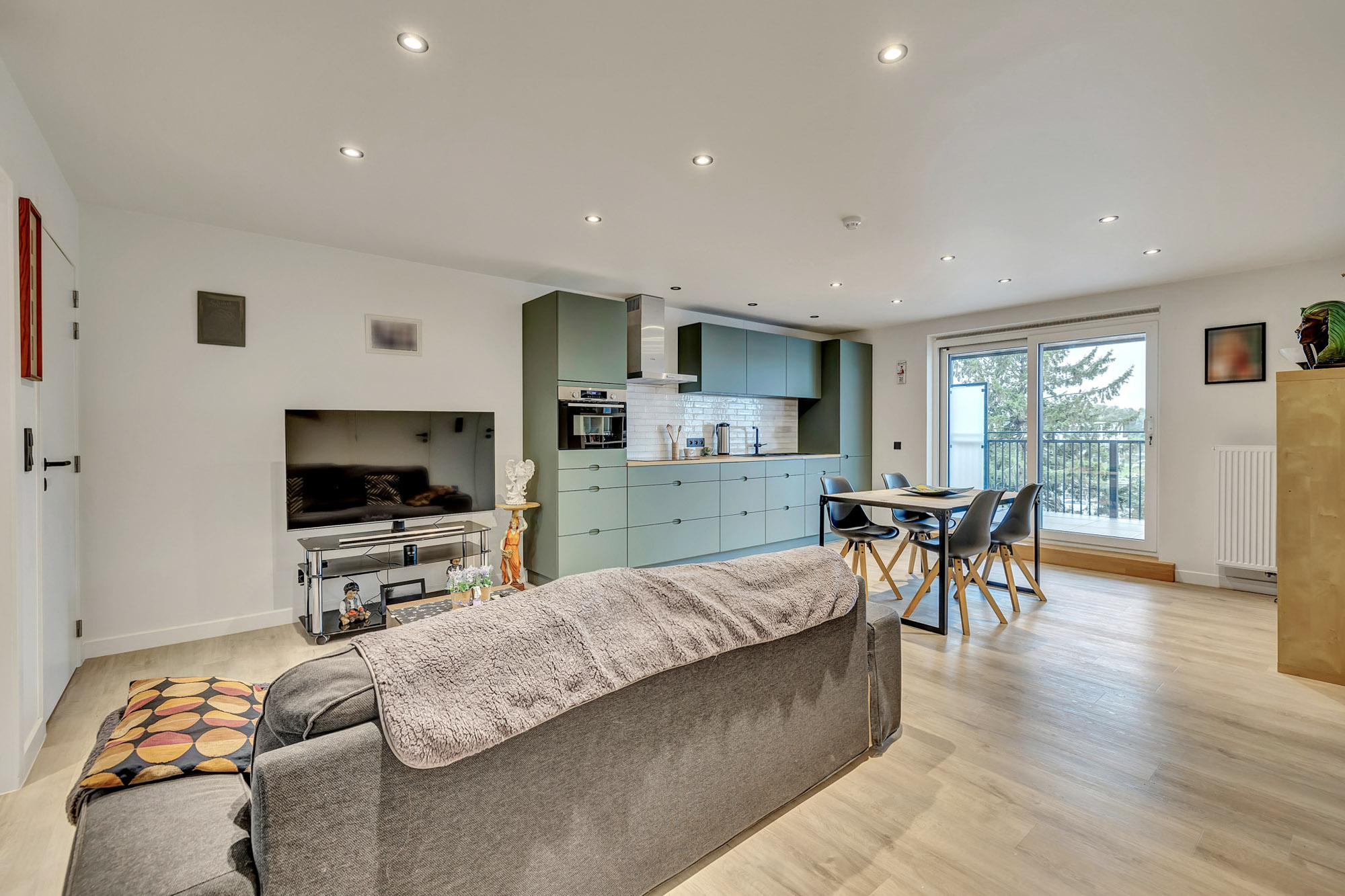 Gerenoveerd appartement met 2 ruime slaapkamers - foto 2