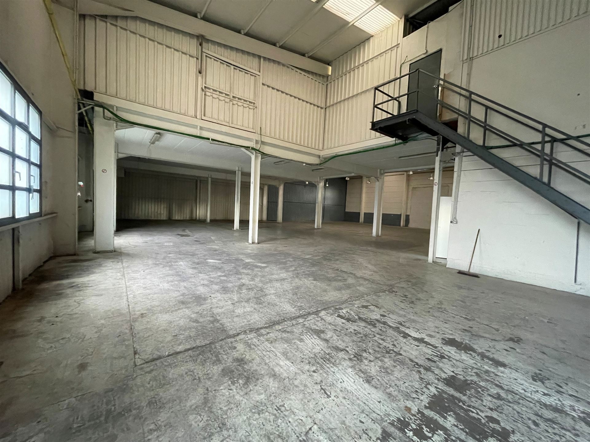 Kontich Satenrozen magazijn 700m² met kantoor 140m² - foto 4