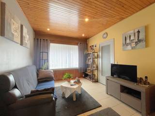 <p><span>STEENBAKKERIJENSTRAAT 7, 2850 BOOM</span></p><p><span>Gezellige en rustig gelegen gezinswoning met terras.</span></p><p><span> </span></p><p><span>Deze woning is centraal, maar toch rustig gelegen.</span></p><p><span>Binnen een straal van 500 meter, vinden we enkele supermarkten en verschillende ontspanningsmogelijkheden zoals Bos N en een recreatiedomein De Schorre.</span></p><p><span> </span></p><p><span>De woning zelf omvat op het gelijkvloers: een inkomhal, een leefruimte, aparte keuken, wasberging en een gezellig terras.</span></p><p><span>Op Verd. +1: een badkamer en twee slaapkamers.</span></p><p><span> </span></p><p><span>De woning heeft een charmante uitstraling en werd Asbestveilig verklaart.</span></p><p><span>Wil u deze woning bezoeken? Neem contact met ons op via: 03 888 44 01 of via <span>info@immodillen.be</span></span></p><p><span> </span></p>