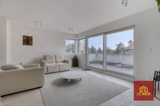 Dit nieuwe duplexappartement is een streling voor het oog. Het rustig gelegen appartement is 150 m2 groot en heeft 3 grote slaapkamers. In...