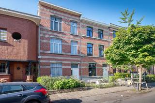 Ligging, Deze woning , nog gebouwd door voormalig waarnemend burgemeester Jaak Embrechts en tot heden bewoond door de familie, is centraal gelegen...
