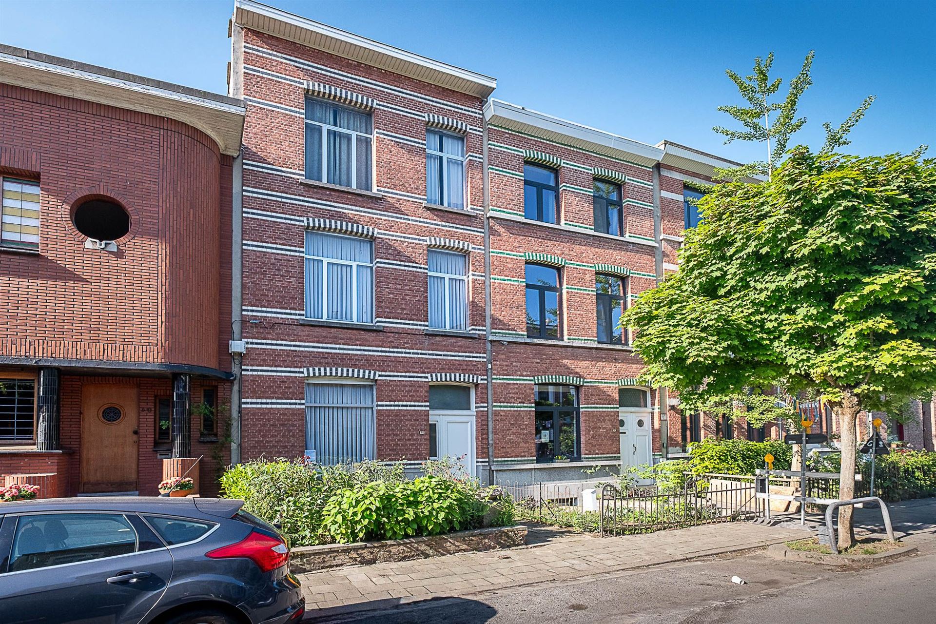 Te renoveren charmante woning met 5 slaapkamers en tuin 160 m² - foto 1