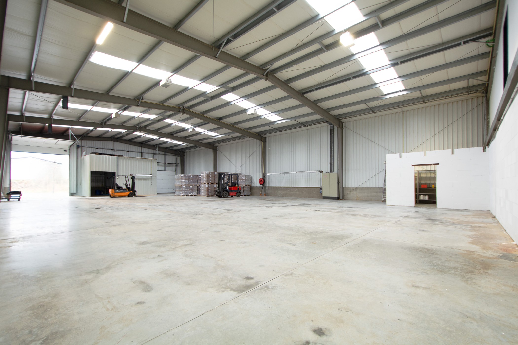 Bedrijfsgebouw met magazijn van 420m² en kantoren van 130m² te Geraardsbergen - photo 5