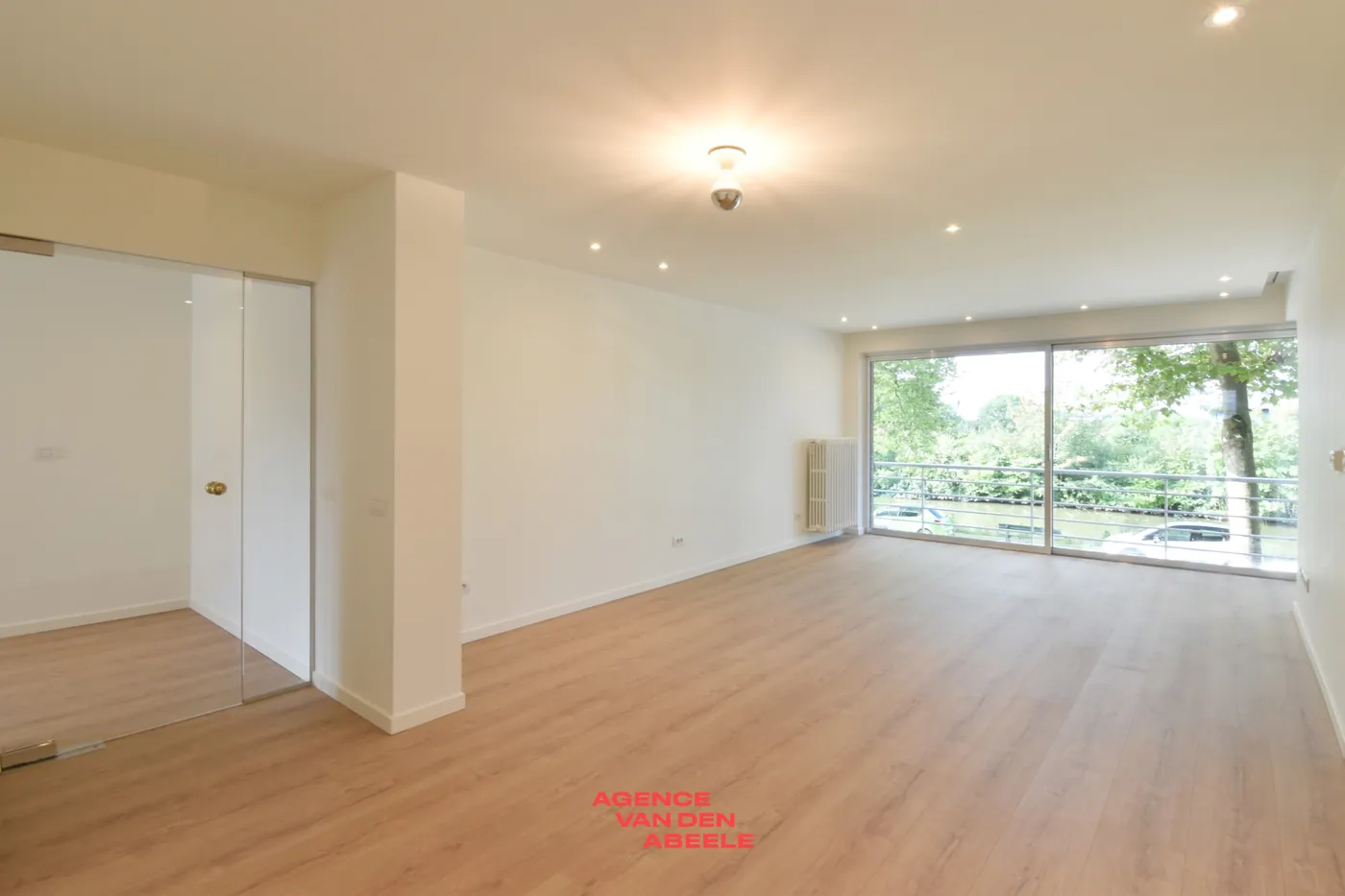 Spacious apartment with 3 bedrooms, garage, and bathroom, centrally located in the charming city of Bruges. - photo 5