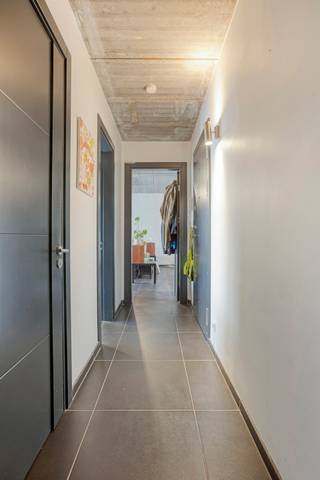 Welkom in de Fonteinstraat ! Deze penthouse van maar liefst 128 m² is gelegen in een kleinschalige residentie met slechts drie wooneenheden...