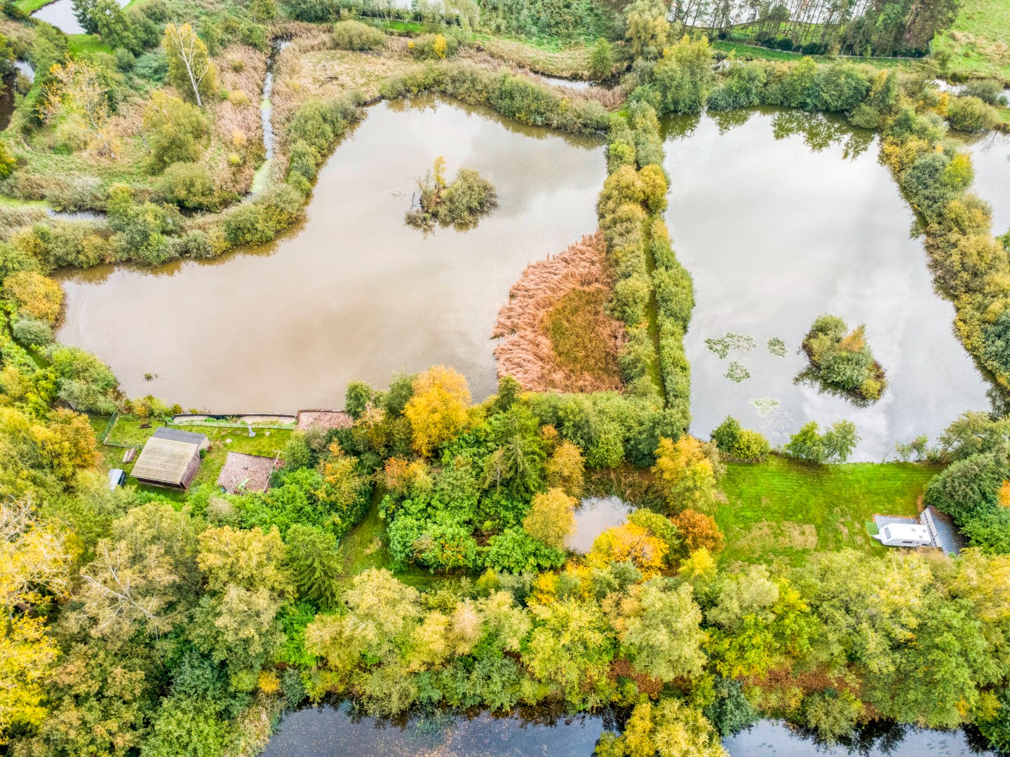 Uniek perceel van 2 ha. en 34 are met 3 prachtige vijvers - foto 1