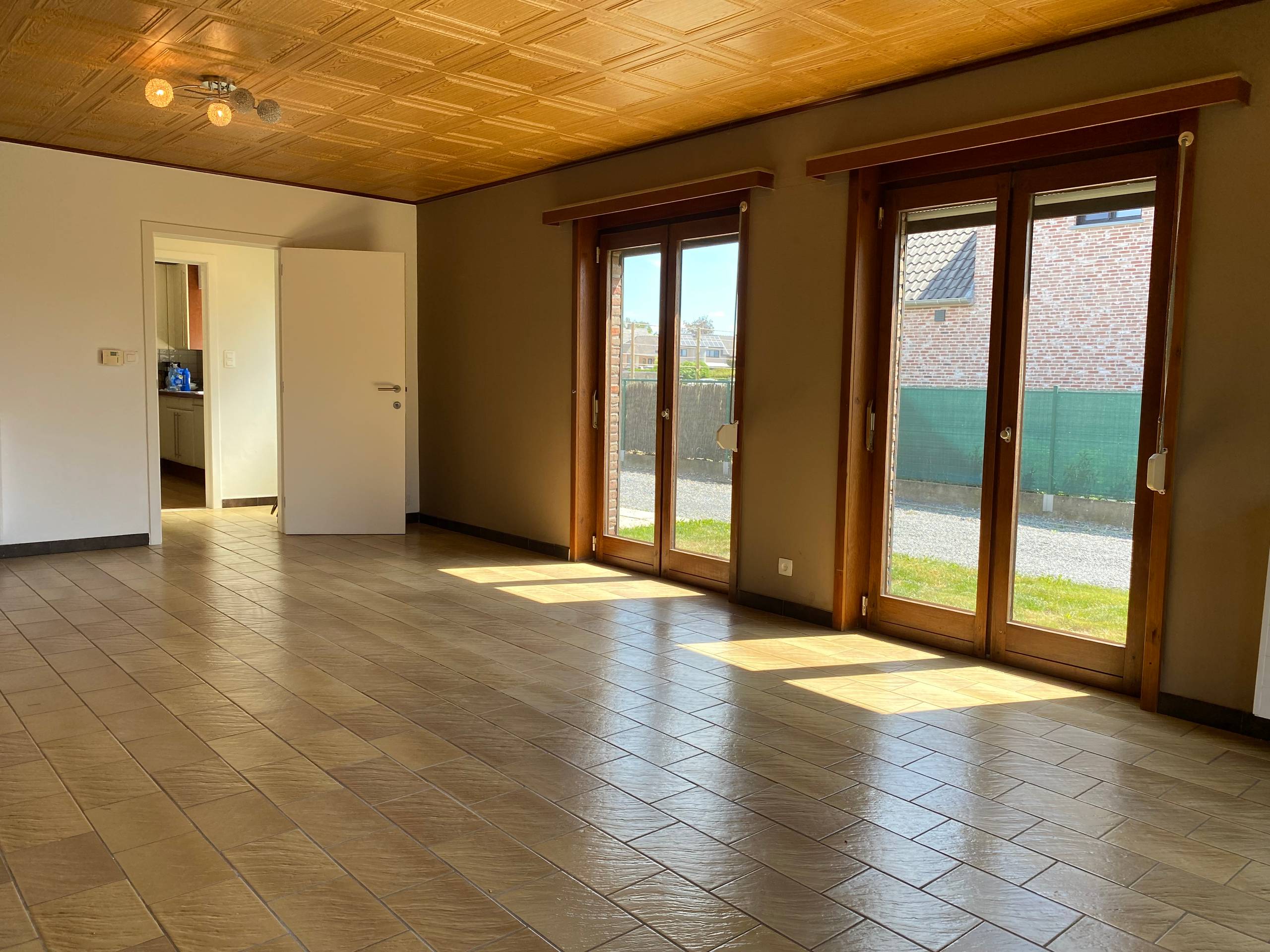 BUNGALOW MET DRIE SLAAPKAMERS EN GARAGE - foto 4