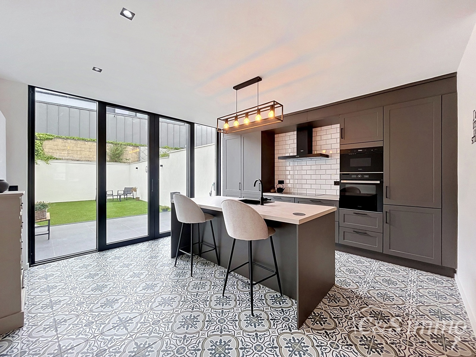 Luxueus herenhuis te koop met tuin en 4 slaapkamers - foto 1