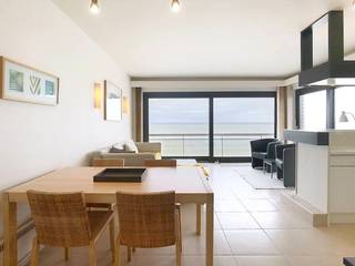 This spacious corner apartment is located on the 4th floor of the “Twins” residence, Zeedijk 282 in Middelkerke, and offers a phenomenal view of the sea! Thanks to the many windows, the apartment enjoys a lot of light, and a corner terrace with a view of the Warande Dunes! As an extra asset, there is the possibility to rent an outdoor parking space at the residence, at € 100.00/ per month!Layout: - entrance hall with built-in cupboards- guest toilet- bright living space with open kitchen - pleasant corner terrace with sea view and a view of the dunes- bedroom 1 - bedroom 2 - bathroom Advantages: - frontal sea view- corner apartment - bright living space- view of the hinterland and dunes - possibility to rent a parking spaceGeneral expenses: €40.00/month + €25.00/month water commission.Available from 01/06. Are you interested in this property for rent in Middelkerke? Go to the website www.dewaele.com, click on the property you want to rent. Via the red button “request your visit”, we ask you to fill out a profile briefly. After that, we will contact you for a visit. Appointments cannot be made by phone.