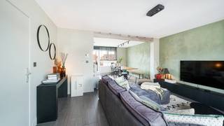 Smaakvol duplexappartement met EPC-label B, centraal gelegen op slechts enkele stappen van het centrum, de zeedijk en het strand te...