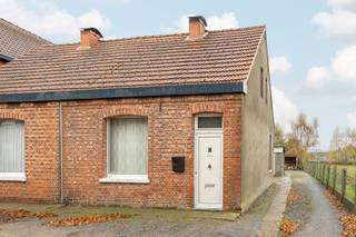 In Mol, vlakbij winkels, scholen en openbaar vervoer, ligt deze halfopen woning op een perceel met een aangename zuidwestoriëntatie. De straat...