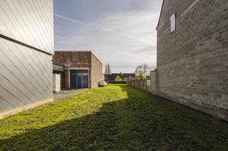 This plot is centrally located in the Menenstraat in Wevelgem. Looking for an opportunity to develop your real estate dream yourself? Request...