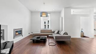 Stijlvolle en volledig ingerichte woning te huur in hartje MaasmechelenDeze prachtige woning is centraal gelegen in Maasmechelen, op wandelafstand...