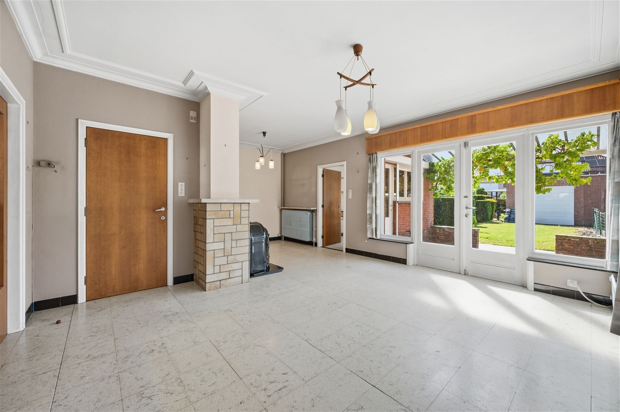 Te vernieuwen halfopen bebouwing met tuin, 2 garages en kelder - foto 4